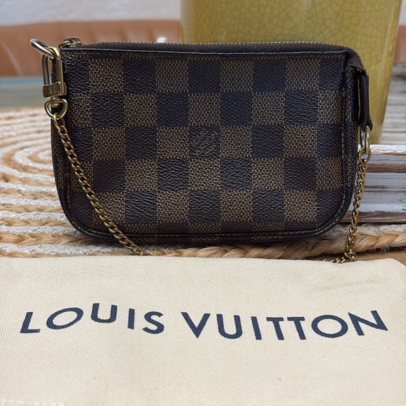 Louis Vuitton Damier Mini Chain Pochette - Picture 2 of 12
